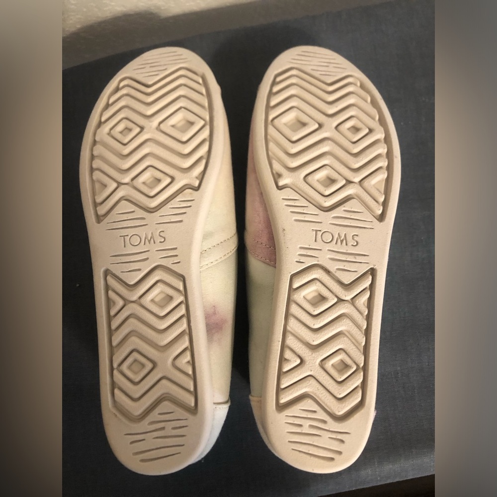 TOMS Tie Dye Pink Gray Slip-on EUC Alpargata comfort Better as Narrow 8.5 or 8 - Picture 5 of 8